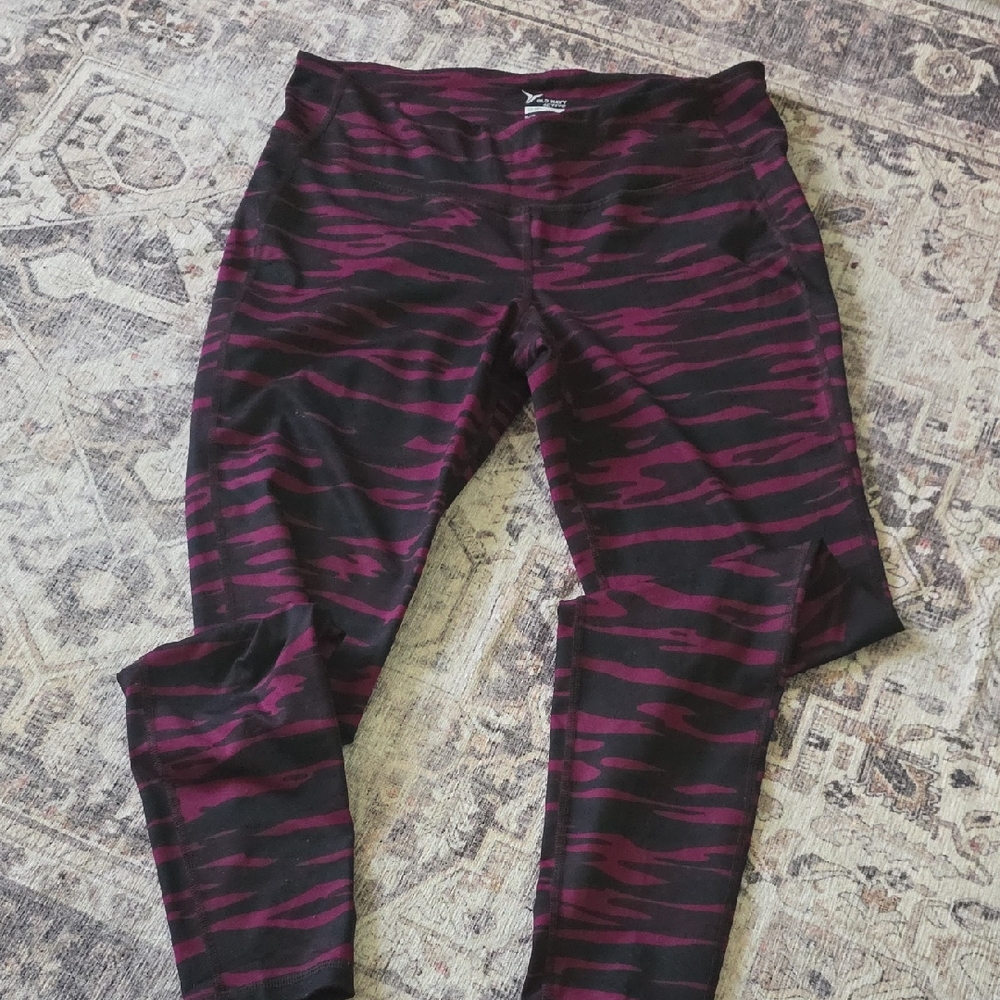 Old Navy Active Black and Burgundy Leggings
